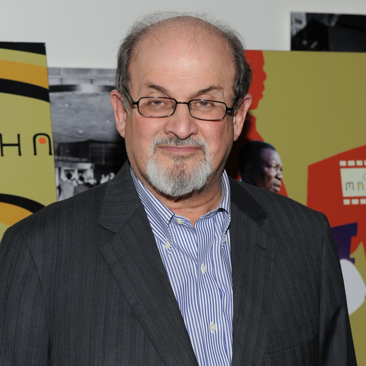 Salman Rushdie, autor de 'Os versos satânicos', que foi esfaqueado na última sexta-feira, 12