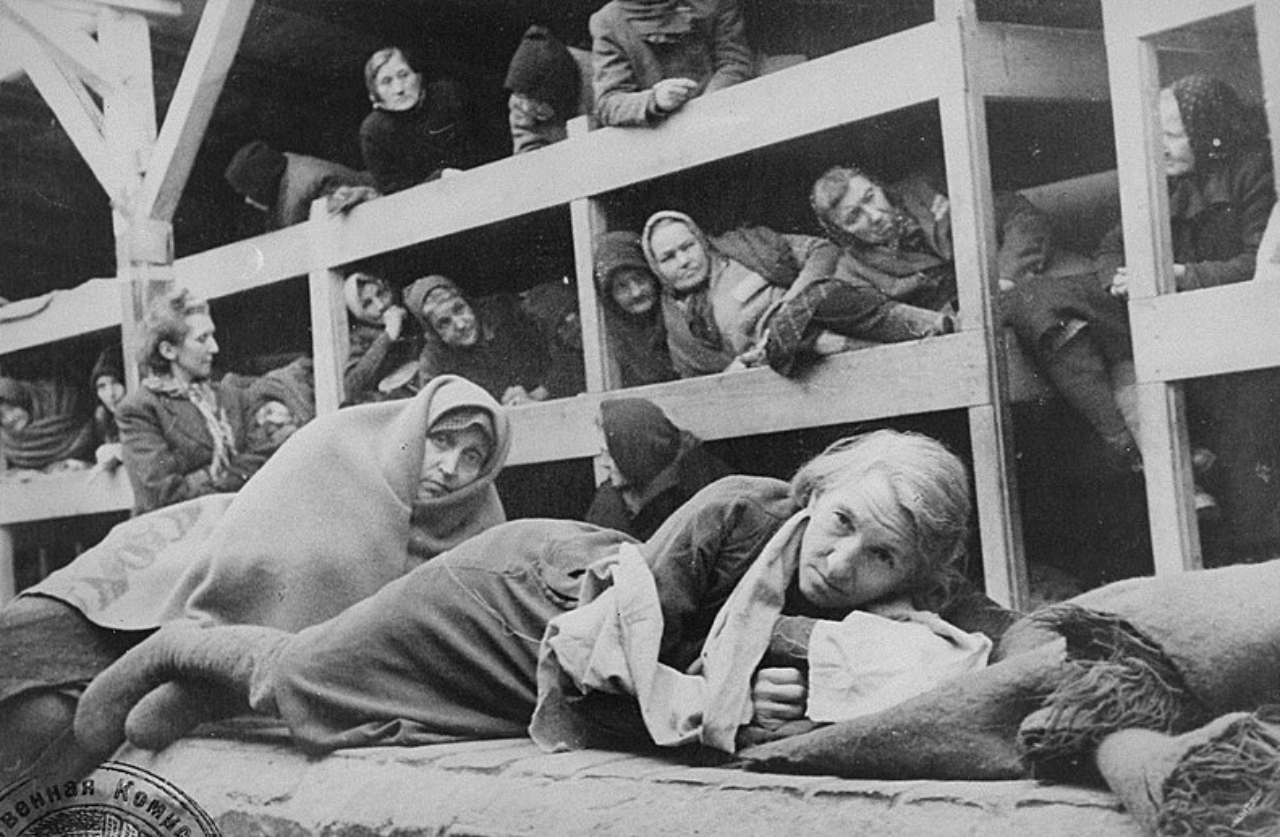 Mulheres judias no campo de concentração de Auschwitz