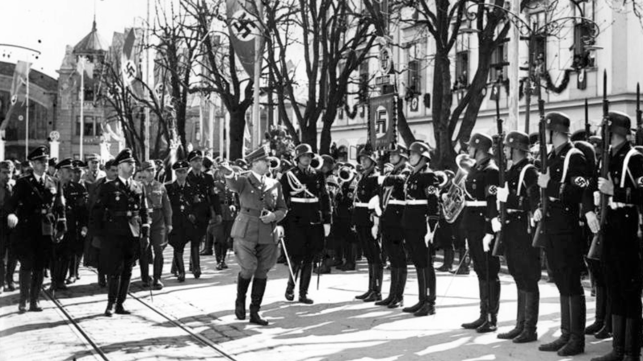 Marcha da Schutzstaffel na Alemanha Nazista