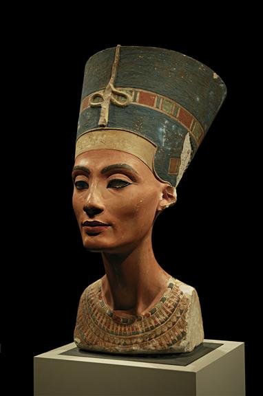 O busto de Nefertiti / Crédito: Wikimedia Commons 