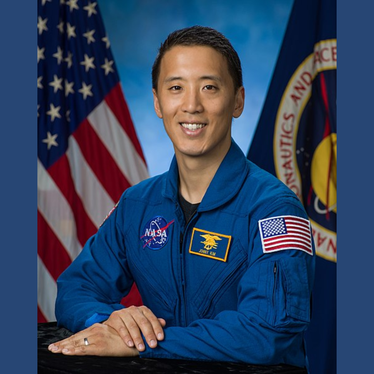 Retrato oficial da NASA do astronauta Jonny Kim