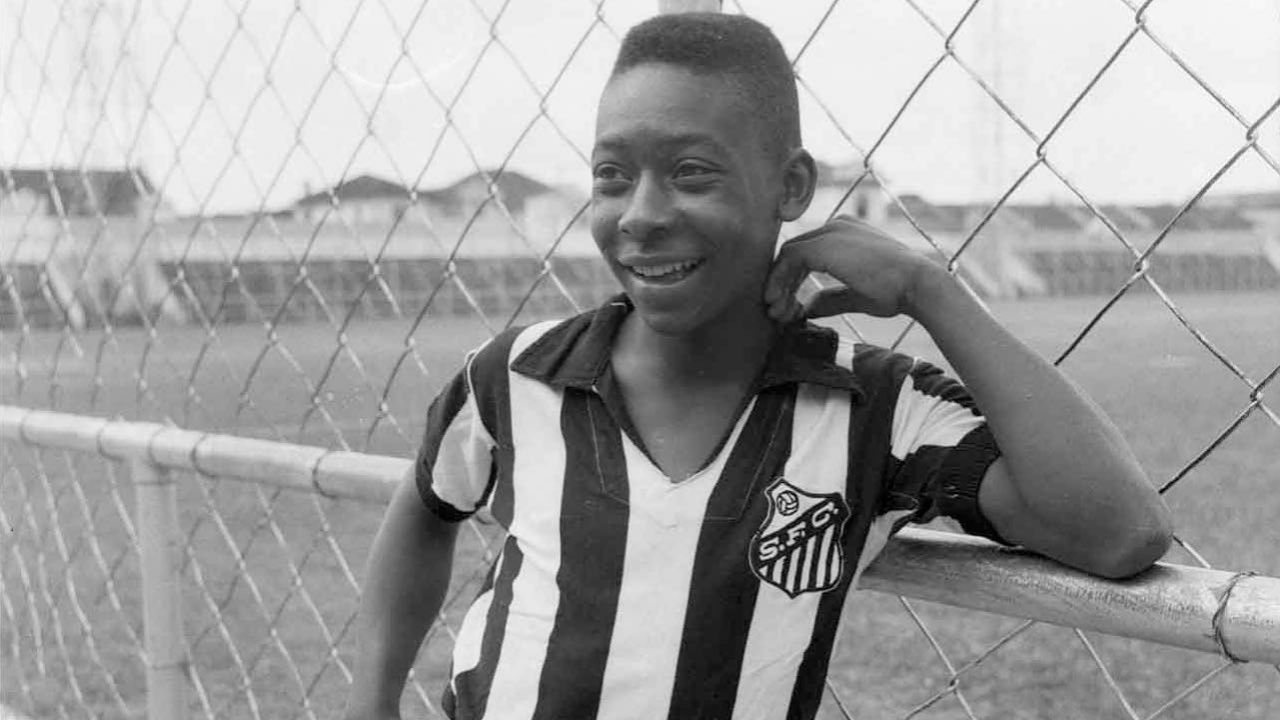Frustração, promessa e a inspiração no pai: Como foi a infância de Pelé