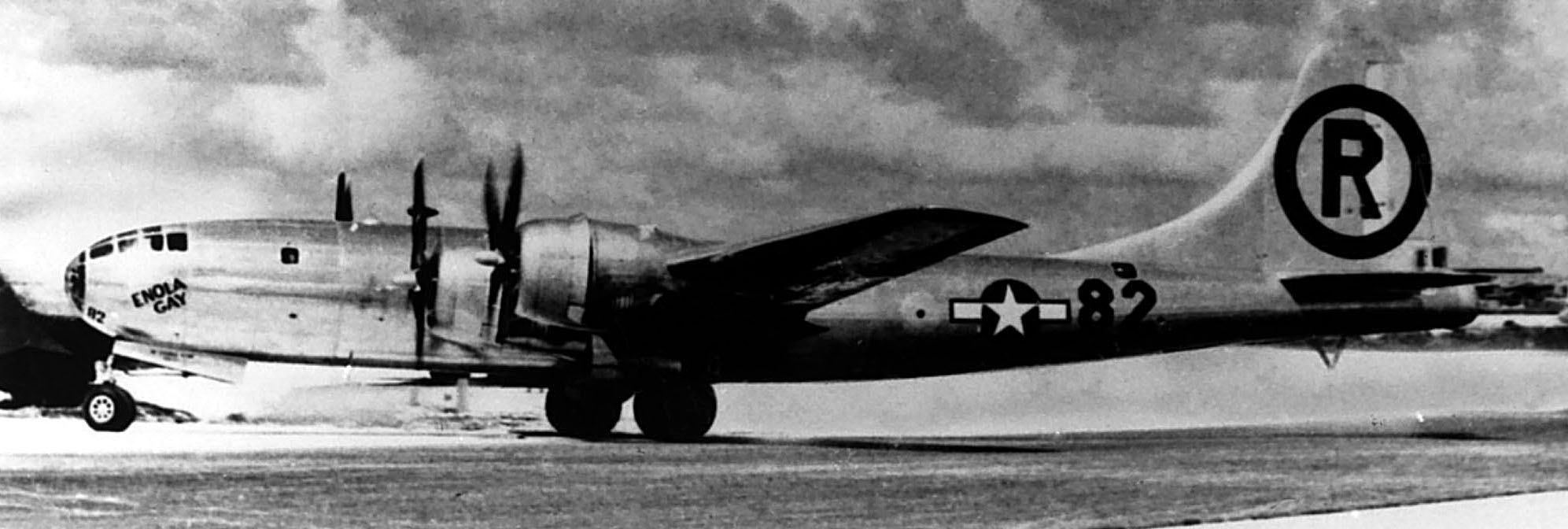 Самолет скидывает бомбы. Б-29 бомбардировщик Хиросима. Бомбардировщик Хиросима и Нагасаки. B-29 Нагасаки.