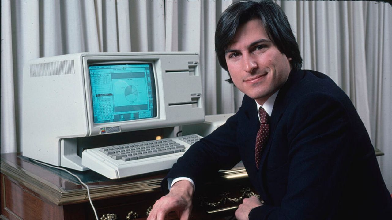 Steve Jobs no lançamento do computador LISA, que foi um fracasso comercial