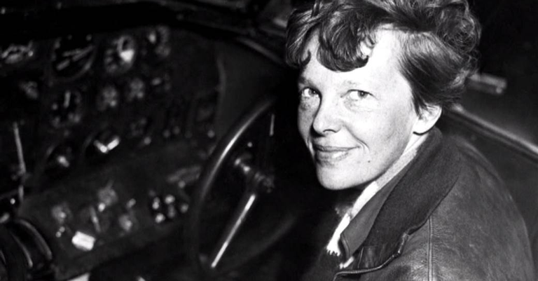 Amelia Earhart, a primeira mulher a cruzar o Atlântico sozinha