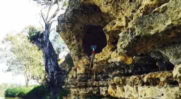Caverna à beira do rio - Universidade de Flinders